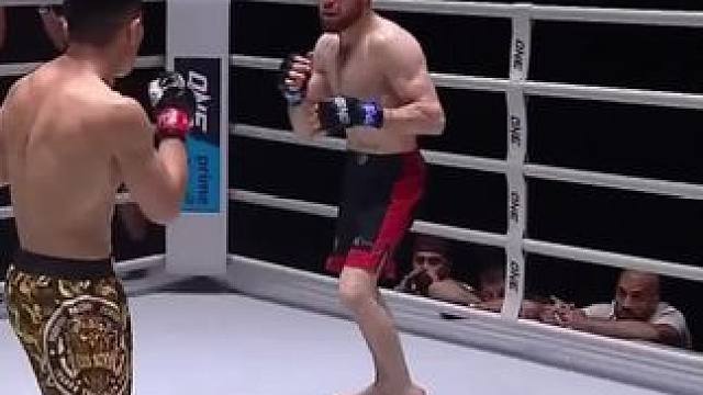 砍腿砍到腿软是什么体验#one冠军赛 #拳击 #格斗 #ko #ufc