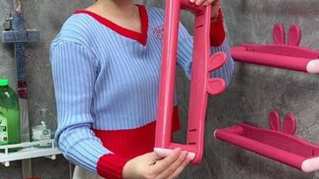 #可伸缩拖鞋架   凉鞋拖鞋用它收纳不占空间，还能当个#可伸缩毛巾架  使用，卫生间干净整洁多了#免