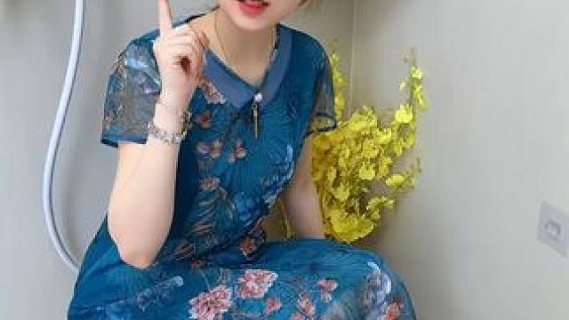 #可伸缩拖鞋架   凉鞋拖鞋用它收纳不占空间，还能当个#可伸缩毛巾架  使用，卫生间干净整洁多了#免