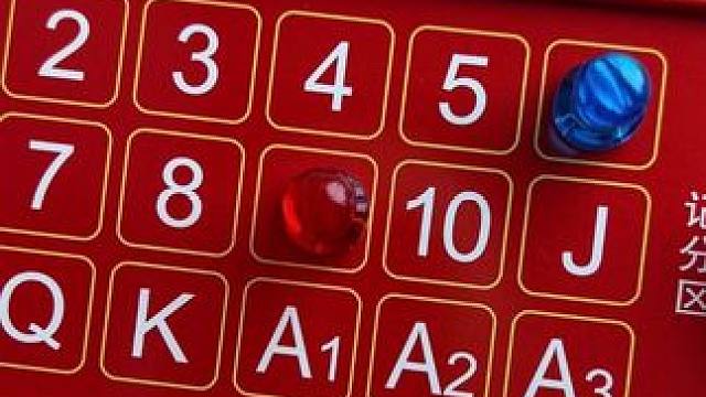 带计分功能的掼蛋专用扑克，铁盒包装 方便计分方便收纳 扑克尺寸优化为50*100，细一点长一点，大手