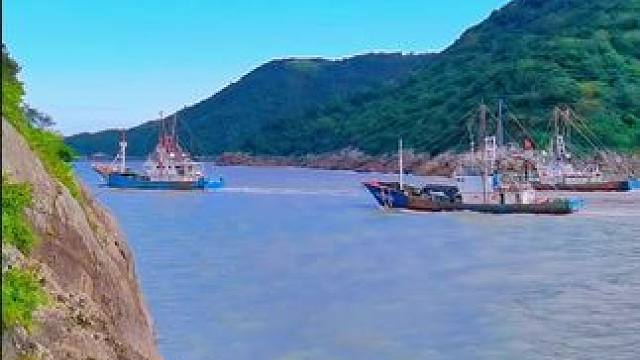 吹吹风散散心 ，大海的味道 ，带你一起去看海 。