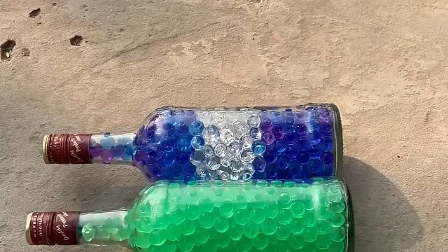 楼梯滚瓶子爆破解压时刻