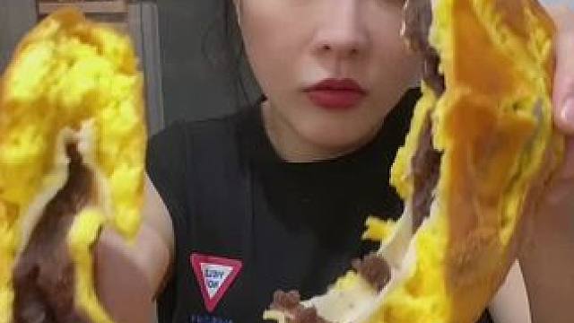 #哪些美食可以拯救没有食欲的日子 #谁懂这个视频对吃货的杀伤力 #烤玉米才是冬天该有的样子 #爱就是