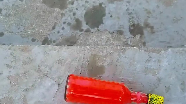 楼梯滚瓶子爆破解压时刻