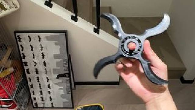 没有男生会拒绝佐助的风魔手里剑~ #火影忍者  #佐助  #酷炫  #有男生会拒绝这个玩具吗