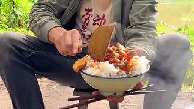 #我的乡村生活 #农村生活 #我在农村生活很幸福 五花肉炒蘑菇#好吃到停不下来