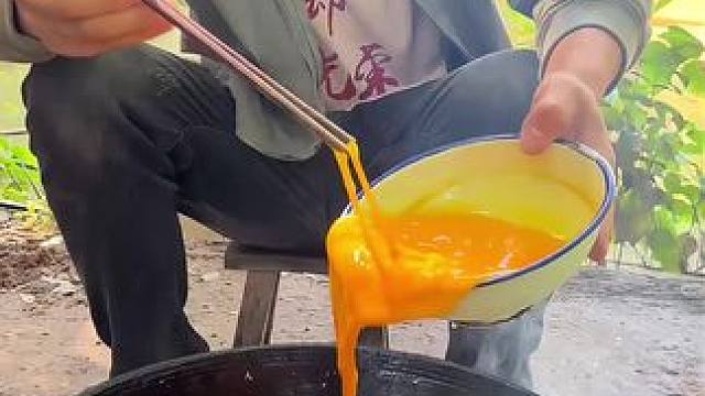 #我的乡村生活 #农村生活 #农村该有的烟火气 鸡蛋炸小鱼太美味啦