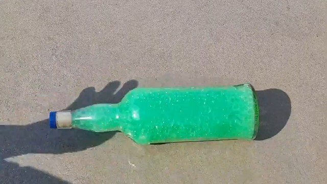 楼梯滚瓶子爆破解压时刻