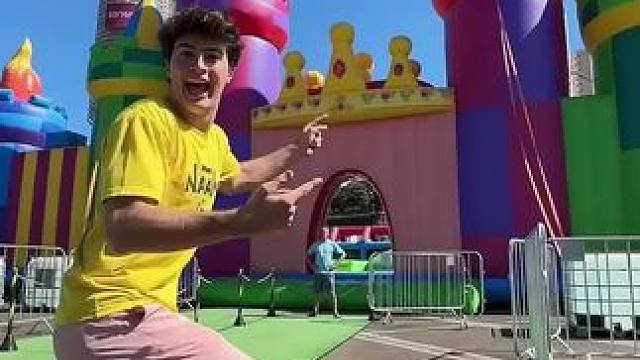 小伙硬闯游乐园#看一遍笑一遍 #笑到肚子疼 #搞笑#搞笑视频#搞笑配音