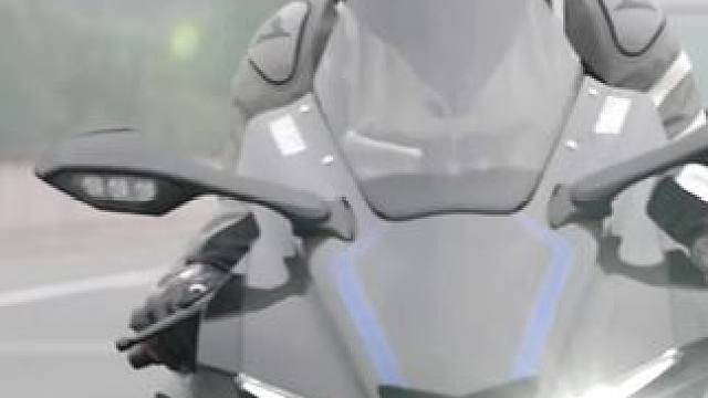 生活以痛待我，边哭边扭R1M#机车