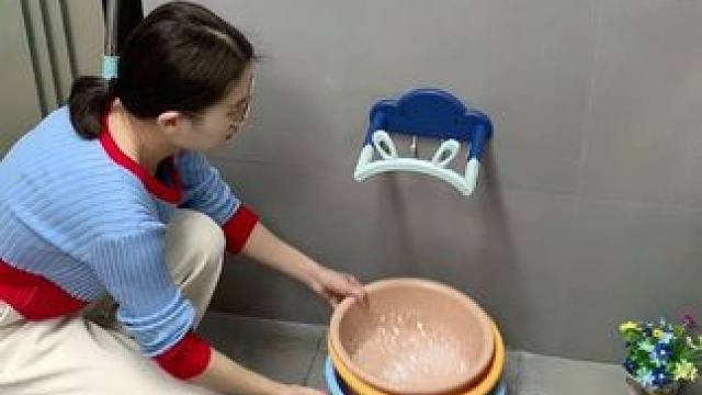 #兔耳脸盆架  可以收纳多个脸盆，家里的鞋刷都可以挂上去，还不占空间#免打孔  #小兔脸盆置物架