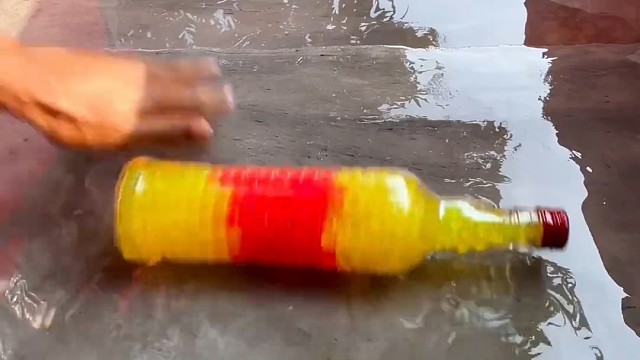 楼梯滚瓶子爆破解压时刻