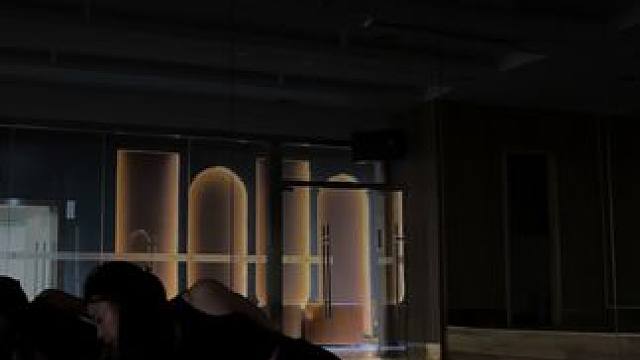 人不需要那么多朋友
人不需要说太多话
