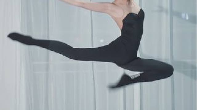 女孩子不秀一字马秀什么 绣花吗？＃一字马＃软度#舞蹈生#舞蹈基本功