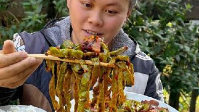 今天用三斤辣椒做个爆辣下饭菜 #美食 #下饭菜 #辣椒 #农村生活