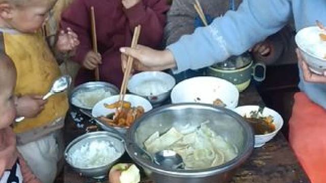 今天来地里拔点胡萝卜炒了吃。#记录真实生活