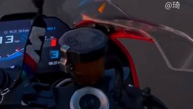 "你只看见我的决绝 看不见我泛红的双眼"#机车小琦 #专业动作请勿模仿 #机车