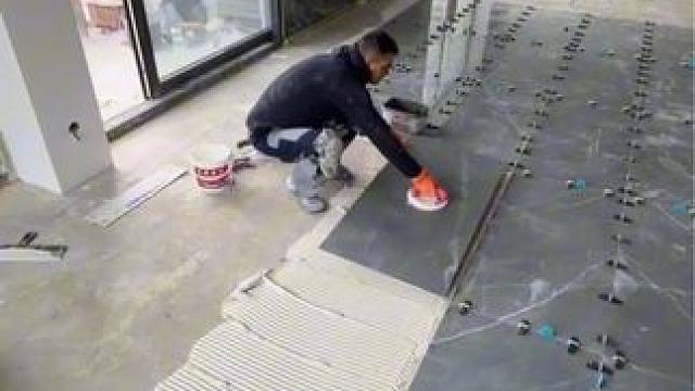 正确的地砖薄贴工艺，贴实不空鼓！ #瓦工铺贴瓷砖 #施工工艺 #贴砖 #高手贴砖 #贴砖工艺