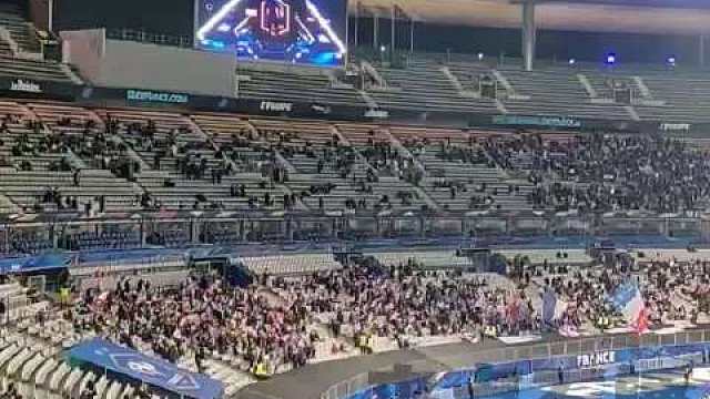 足球赛现场空空荡荡，没有多少人对法国与以色列的足球比赛感兴趣
