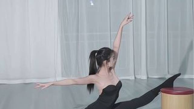 一字马硬控你10秒#高难度动作#舞蹈基本功#一字马#丝滑小连招