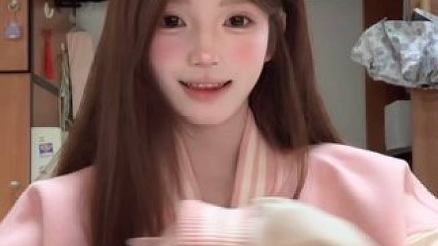 一想到我在跳什么就想笑 ouo
#一学就会系列 #甜妹 #甜甜的手势舞