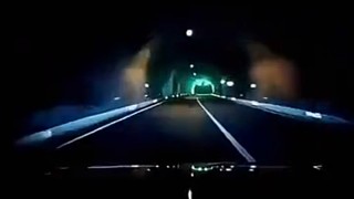 和交警： 差點死了      和朋友：衣角微臟
