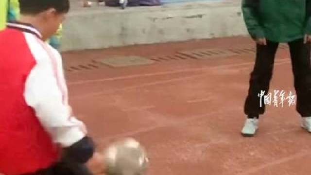 这一脚已成经典，谈到足球必然想到c罗，就像篮球姚明，田径刘翔。时间不负英雄，新星冉冉升起学c罗倒钩 