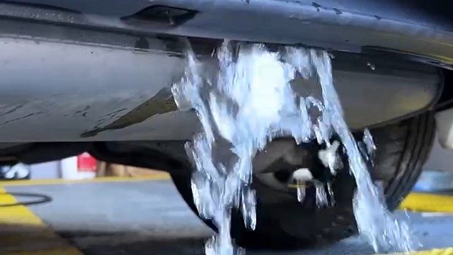 车上这五个排水孔一定要及时疏通，避免造成安全隐患