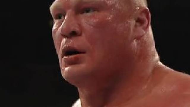 布洛克重整旗鼓连放后抛摔，怀亚特不敢妄动台下观战 