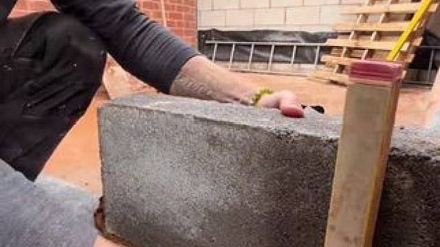 来自欧洲工人的砌砖工艺！#施工工艺 #能工巧匠 #匠心制作 #施工现场实拍