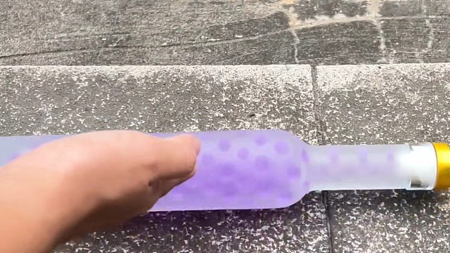 楼梯滚瓶子爆破解压时刻