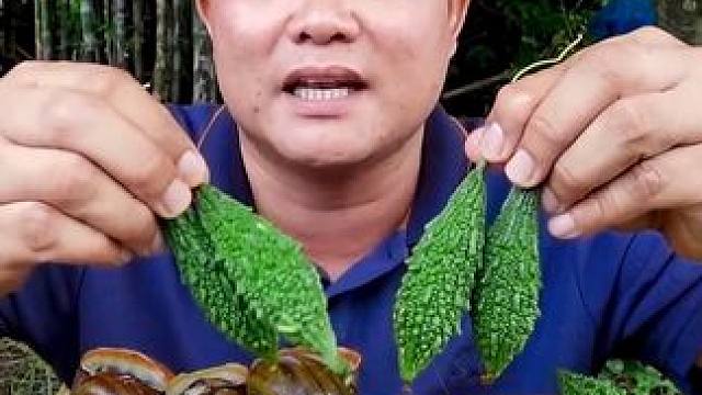 小苦瓜小米辣️凉拌大田螺肉 #泰国主播吃美食视频 #泰国生活 #这一口简直香迷糊了 