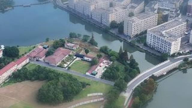 大人国的你，跟随之小江进入小人国看看吧！！！ #校园 #美丽校园 #移轴效果 #移轴摄影 #小人国