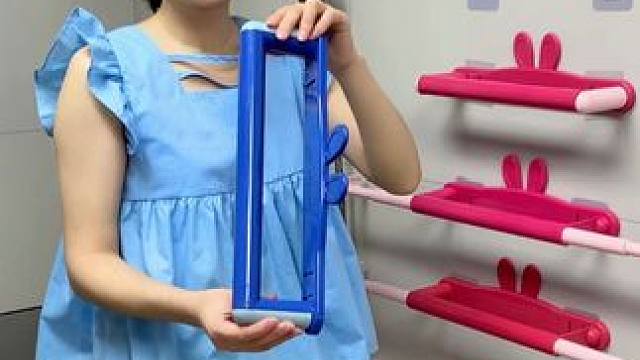 #可伸缩拖鞋架   凉鞋拖鞋用它收纳不占空间，还能当个#可伸缩毛巾架  使用，卫生间干净整洁多了#免