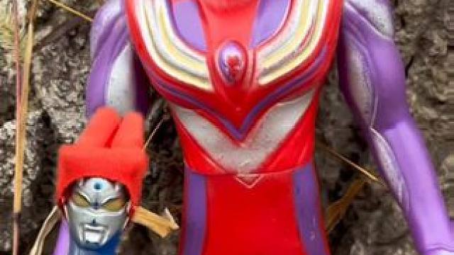 赛罗奥特曼太调皮了拿了迪迦的大短裤#奥特曼 #儿童玩具 #奥体曼玩具