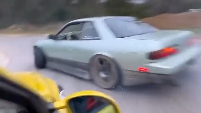 开宝马就要站起来蹬