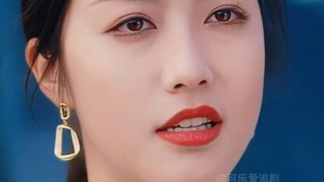 男子开车围堵救护车，耽误了救治，后悔不已