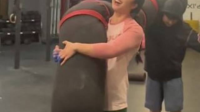 俩小人驮着大虫看着都可可怜 #crossfitwomen #氮泵女孩 #运动表现 #运动穿搭 #运动