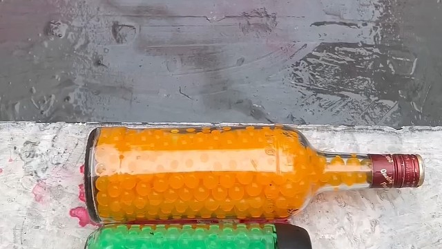 楼梯滚瓶子爆破解压时刻