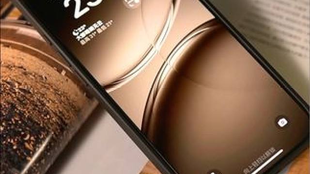 方形手机壳的体验真的很奇妙，戴上去之后像换了个手机#手机壳推荐 #iphone #数码产品