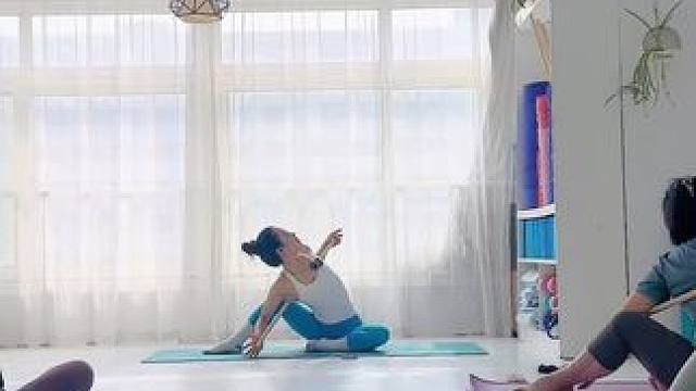 60分钟《棍子瑜伽》瑜伽让你5分钟看完，喜欢记得点赞收藏哦，喜欢口令讲解版的亲们，下方评论区留言告诉