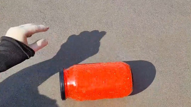 楼梯滚瓶子爆破解压时刻