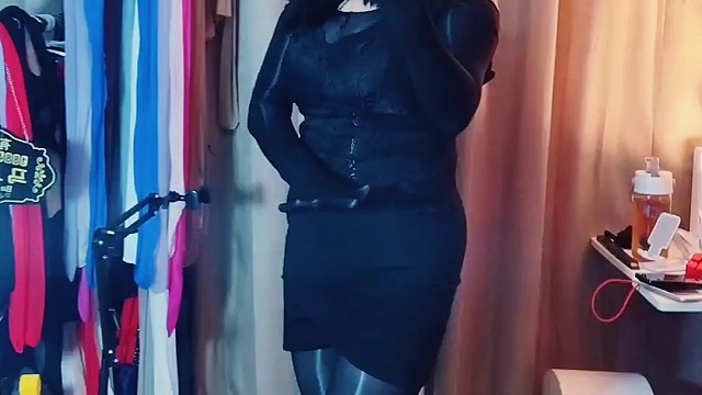 时尚穿搭-油亮黑天鹅