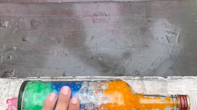 楼梯滚瓶子爆破解压时刻