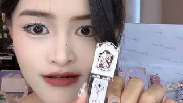 这个颜色居然也送了！ #种草 #彩妆分享 #花知晓蝴蝶云肩 #花知晓新品 #美妆分享