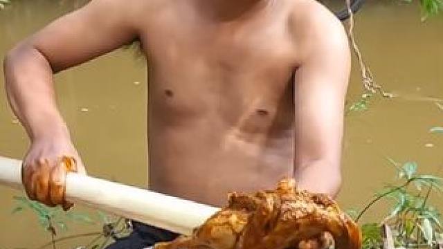 东南亚原始美味 #农村美食 #烤鸭