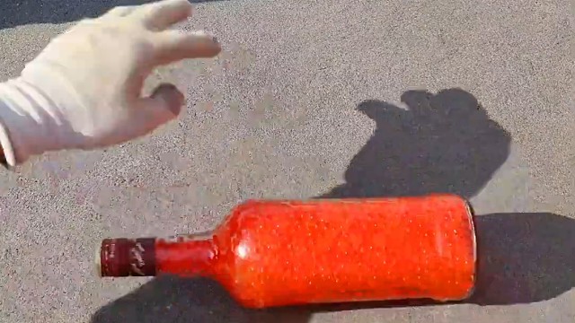 楼梯滚瓶子爆破解压时刻