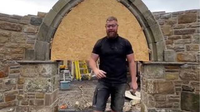 英国乡村房屋院子围墙拱门砌筑设计。 #拱门设计 #石匠 #施工工艺 #制作过程 #解压视频