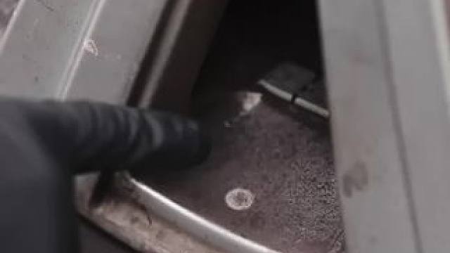 原声洗轮胎 洗铁粉#国外视频分享 #解压 #精致洗车 #轮胎 #修复