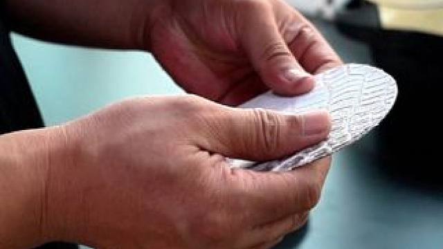 鳄珍品牌对鳄鱼皮进行了各种测试 #鳄珍 #鳄鱼